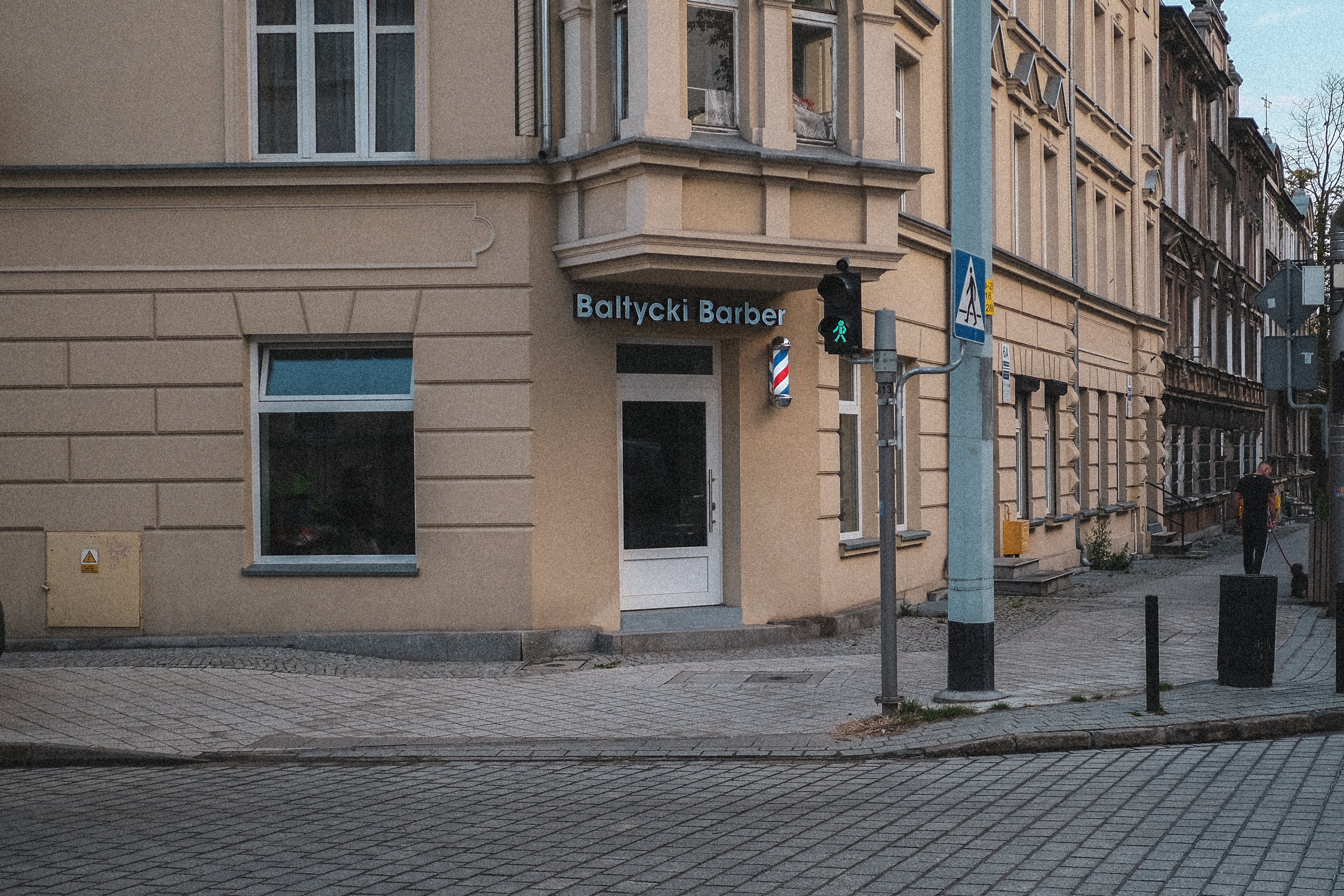 Kamienica Baltycki Barber na Nowym Porcie